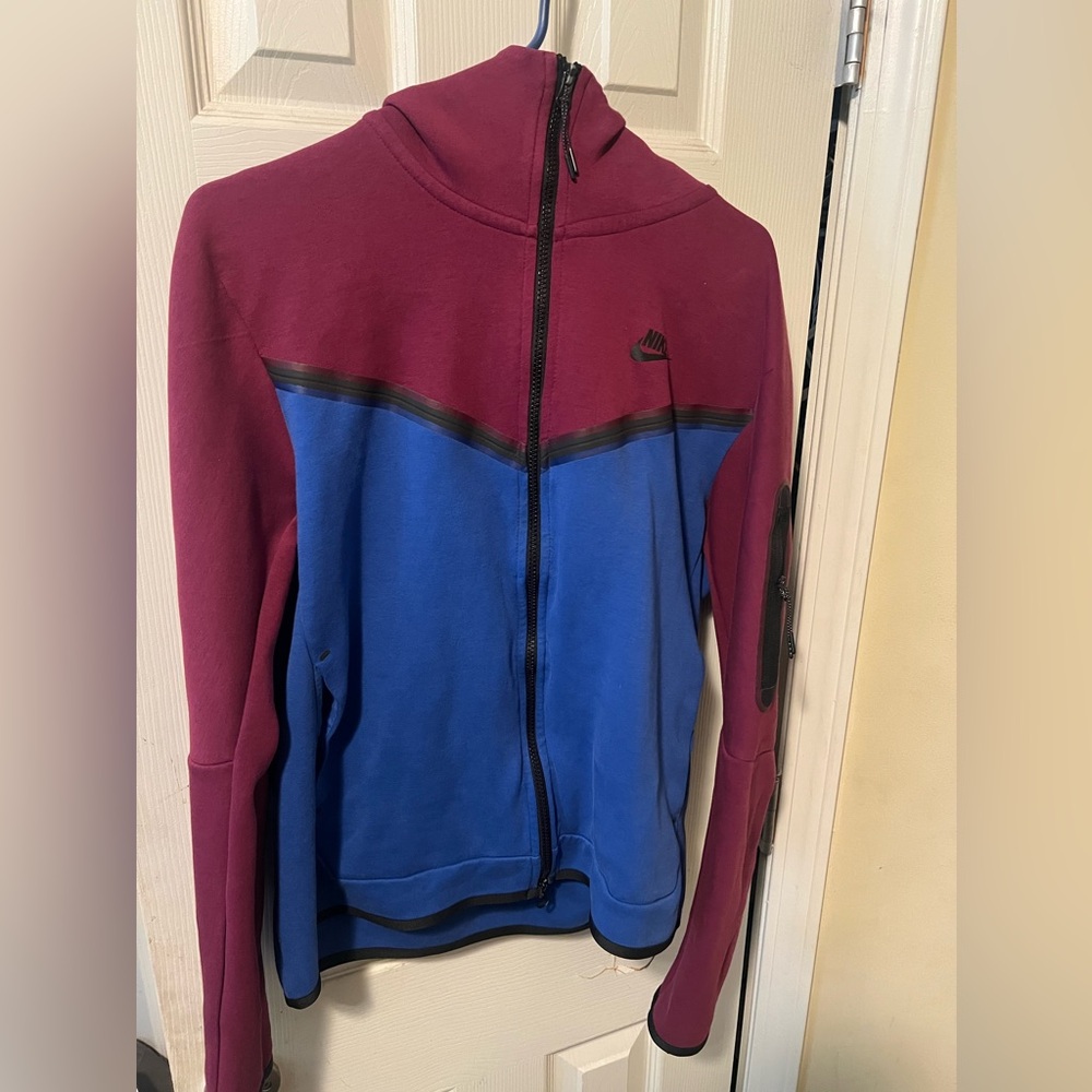 Nike Tech Fleece Hoodie – Maroon/Blue/Black (Size M)